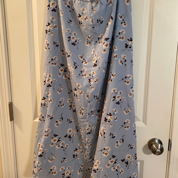 Maternity skirt/shirt outfit - Picture 3 of 4